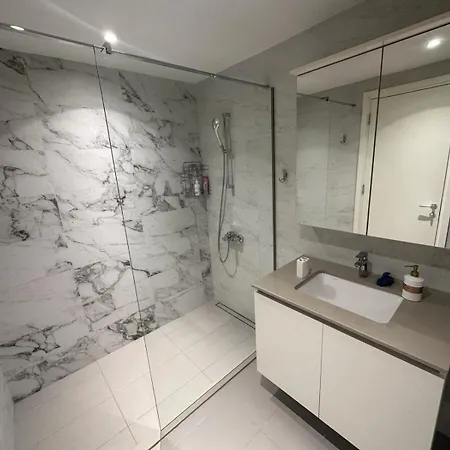 Waterfront Tower Apartment Belgrad